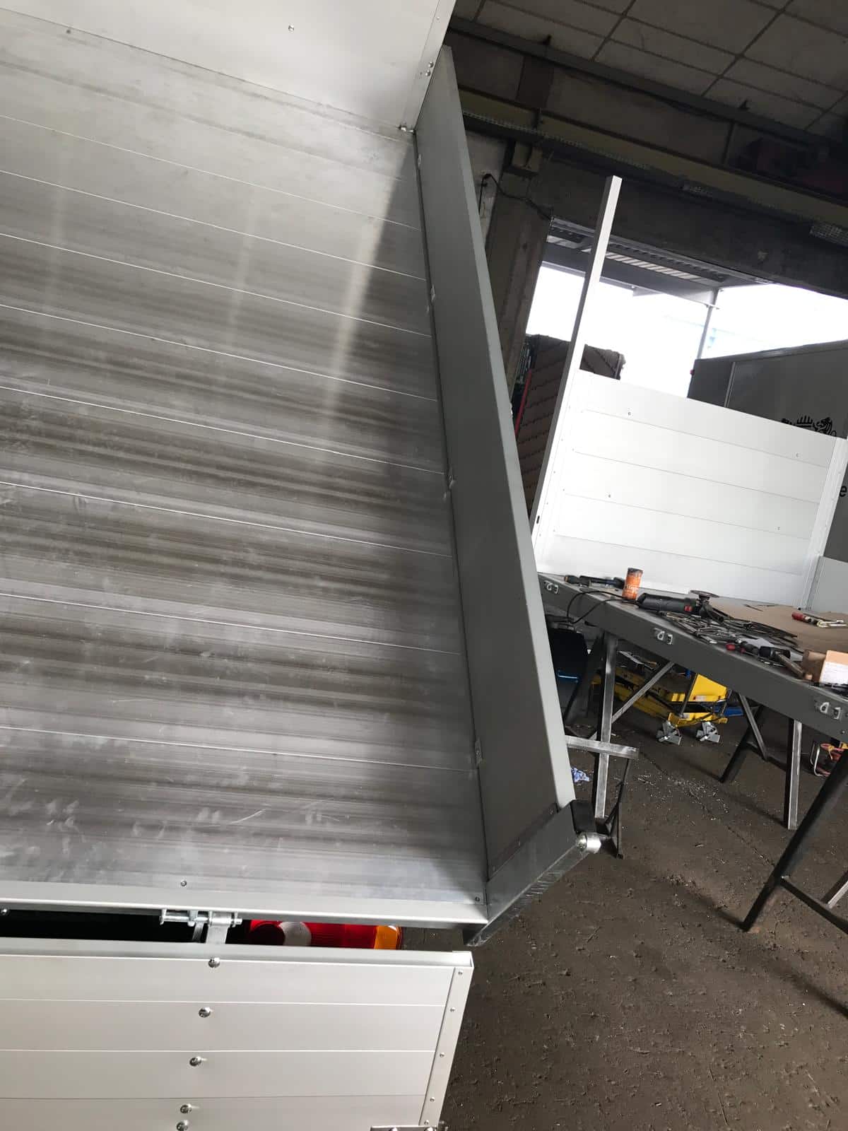 Dreiseitenkipper Aufbau Vollaluminium (4)