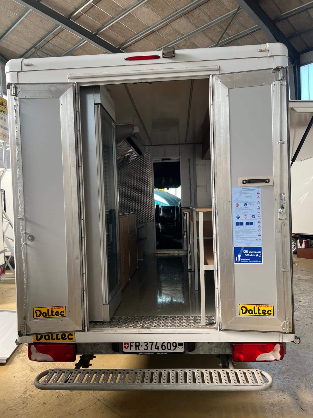 Foodtruck mit Paketdienst2