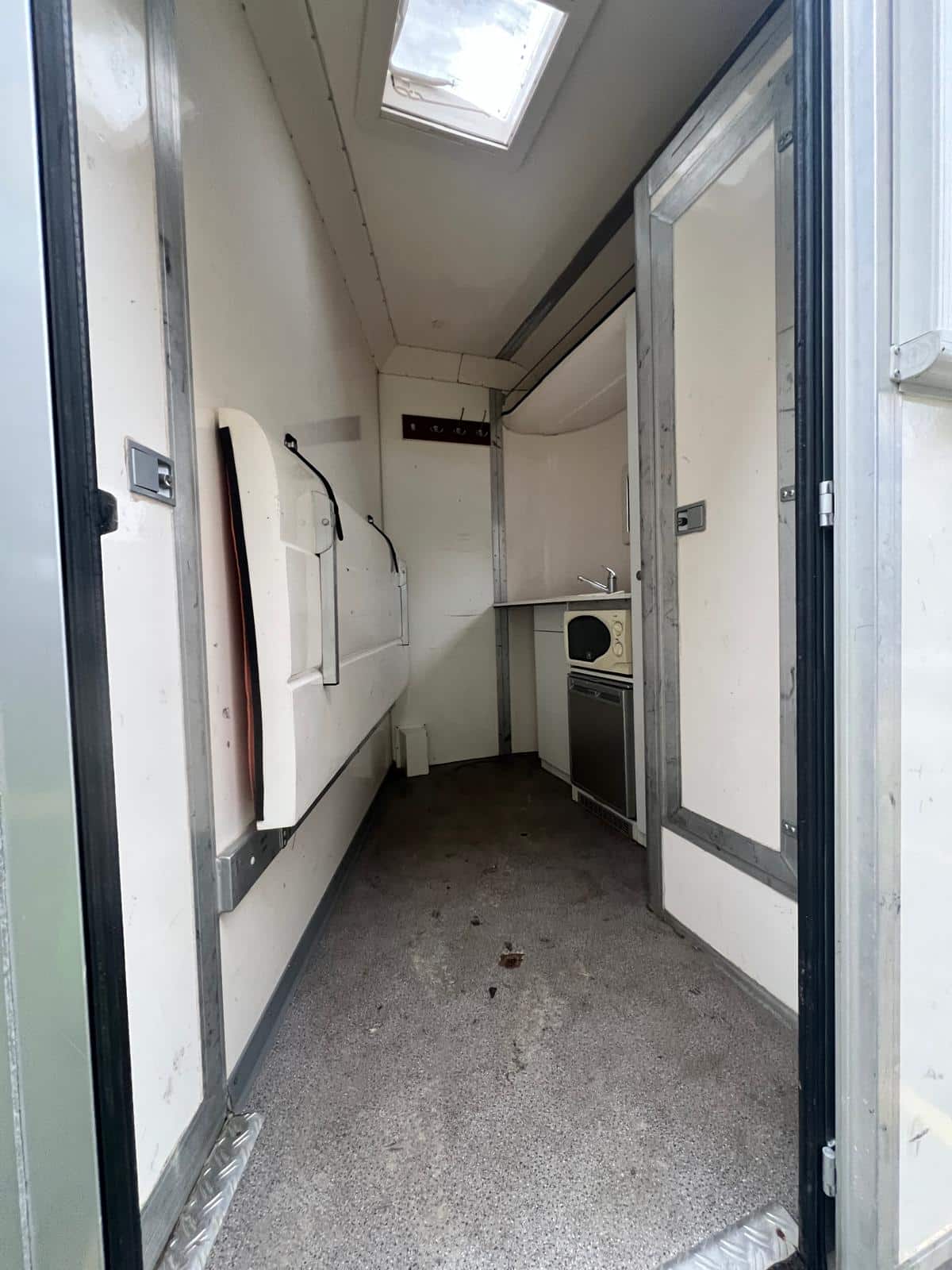 Pferdetransportanhänger Stelnsberger mit Wohnabteil (10)