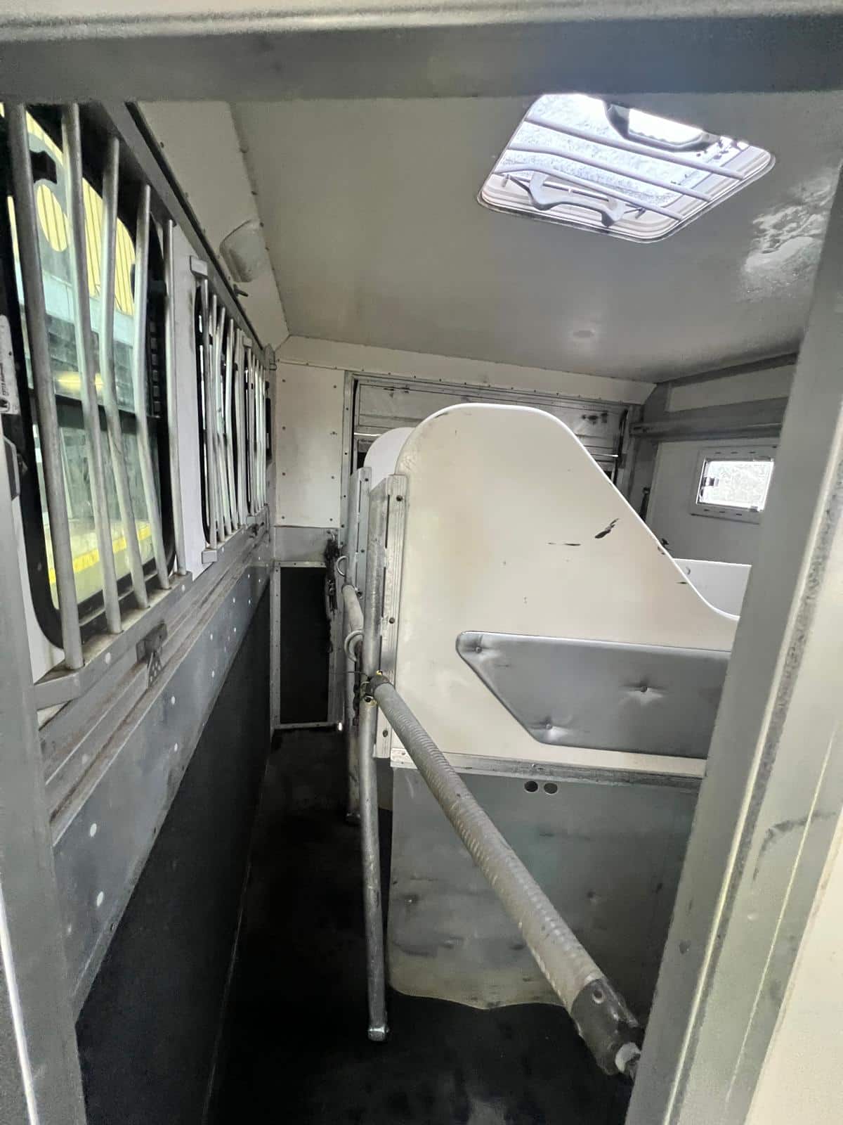 Pferdetransportanhänger Stelnsberger mit Wohnabteil (12)