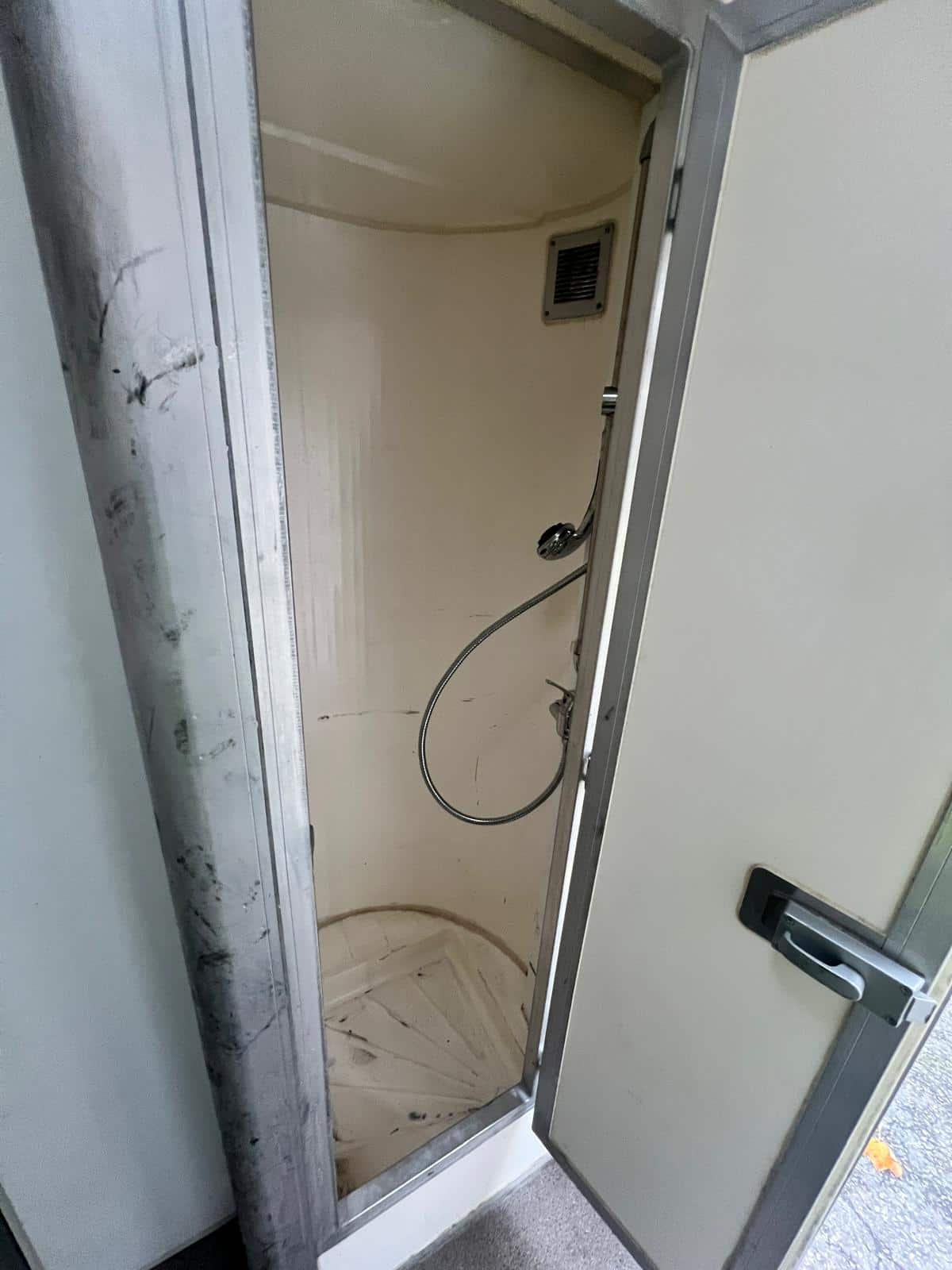 Pferdetransportanhänger Stelnsberger mit Wohnabteil (13)