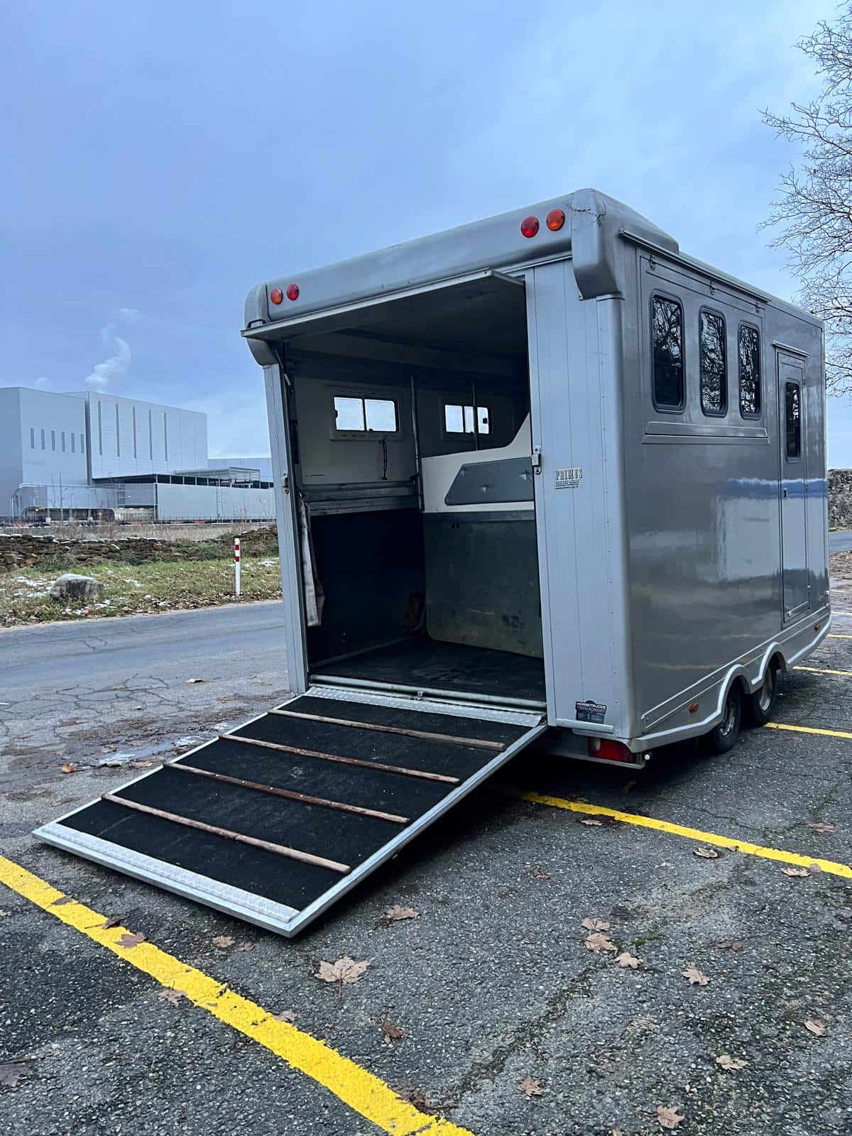 Pferdetransportanhänger Stelnsberger mit Wohnabteil (2)