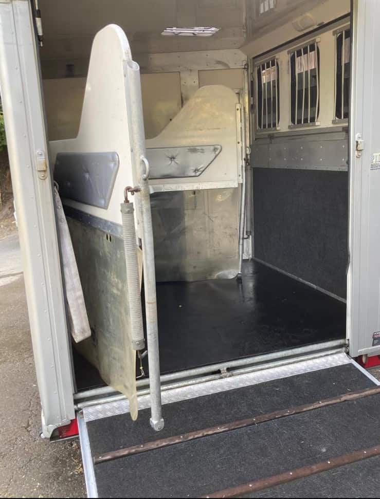 Pferdetransportanhänger Stelnsberger mit Wohnabteil (7)