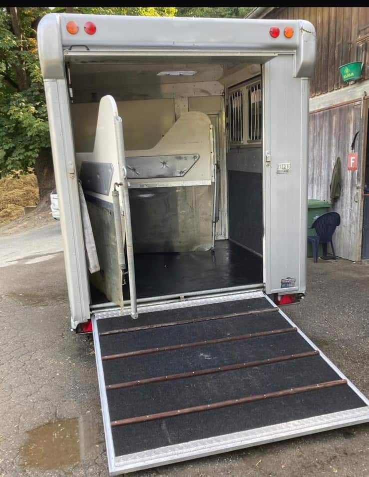 Pferdetransportanhänger Stelnsberger mit Wohnabteil (8)