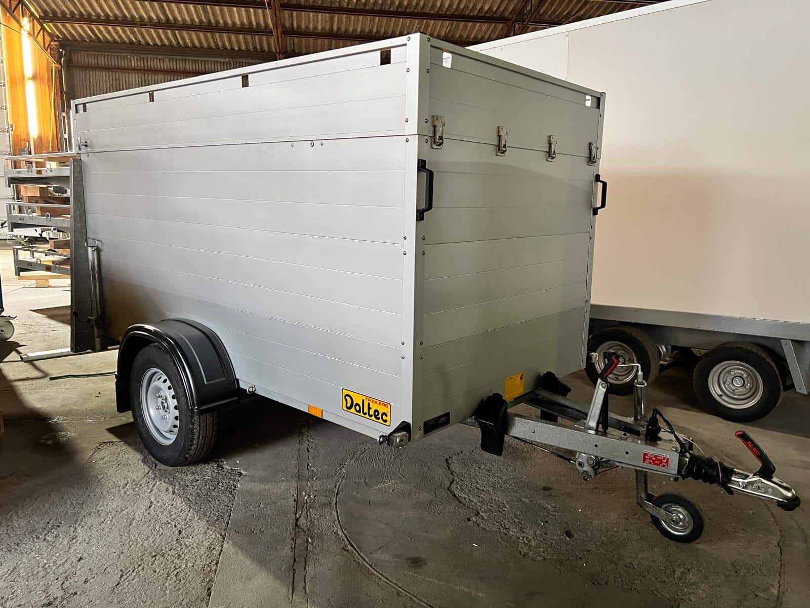 Alukoffer Anhänger mit Klappdeckel (6)