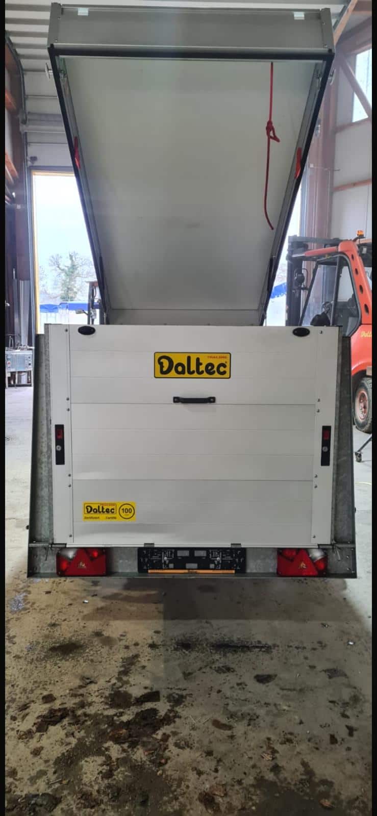 Alukoffer Anhänger mit Klappdeckel (7)