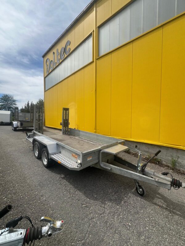 Baumaschinen Transporter Saris C3500